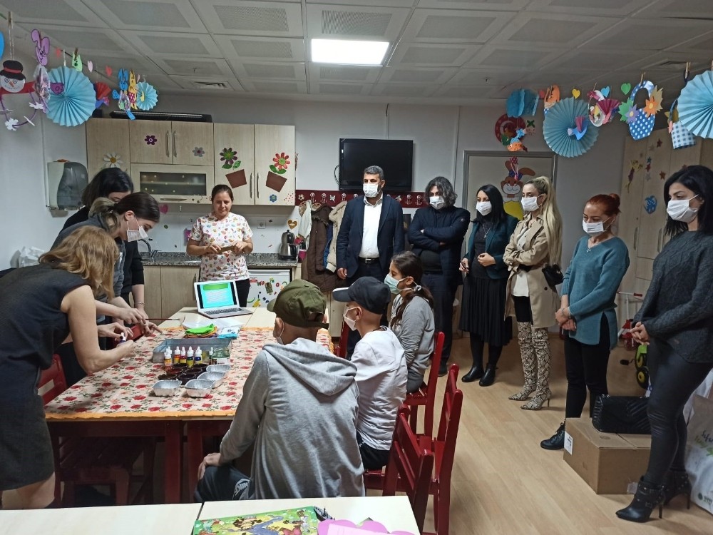 Hastanede tedavi gören çocuklar için yılbaşı etkinliği 