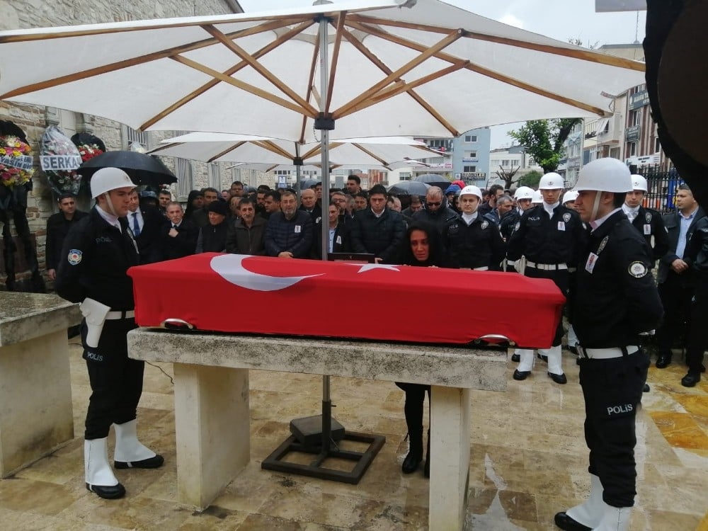 Hastanede tedavi gören polis hayatını kaybetti 