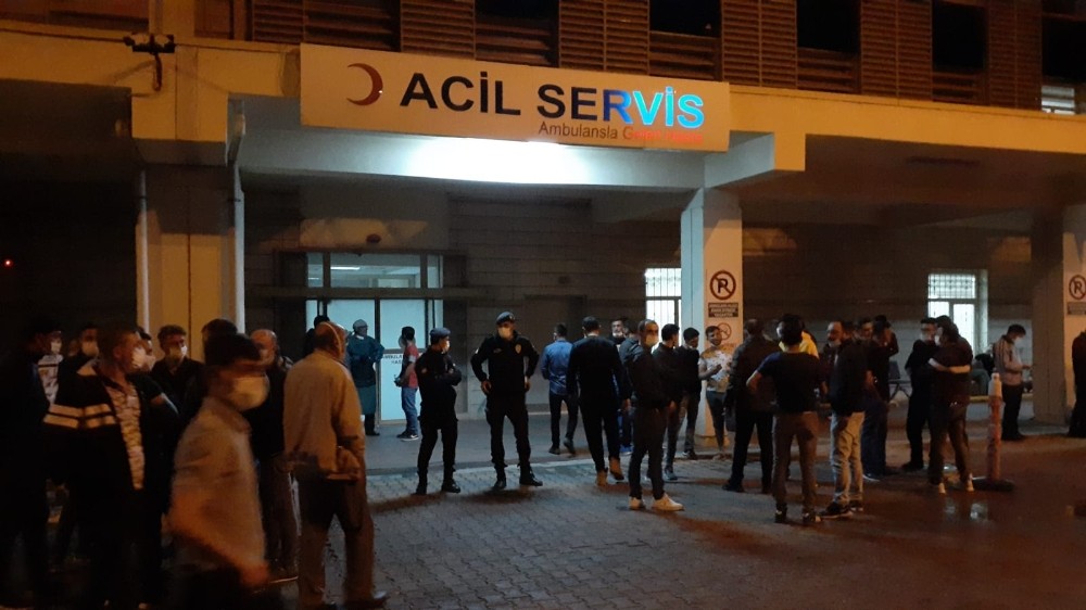 Hastaneden çıktı, annesi ile polis ve bekçileri vurdu 