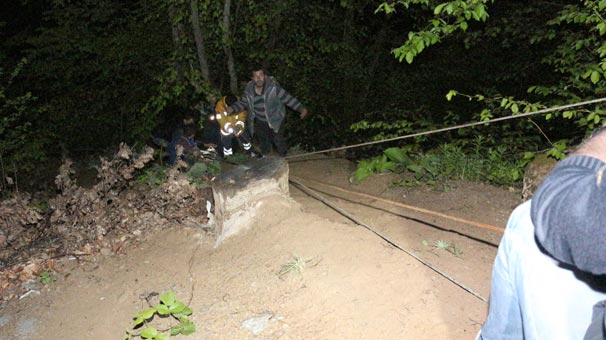 Hastaneden dönen kamyonet dereye uçtu!