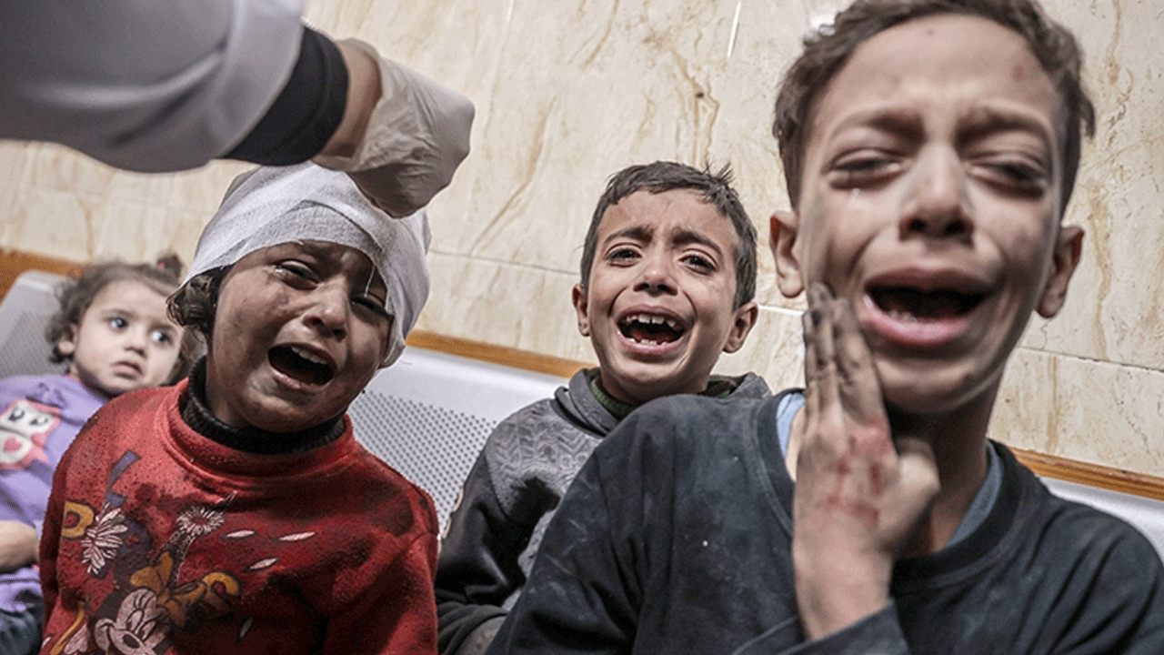 Hastaneler dolup taştı: Gazze'de çocuklar ölümü bekliyor!