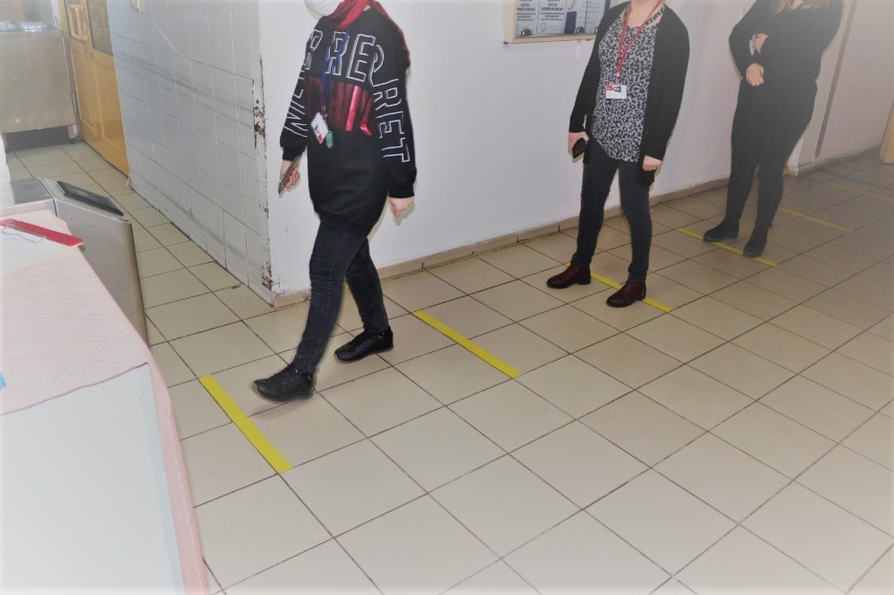 Hastanelerde sosyal mesafe önlemi 