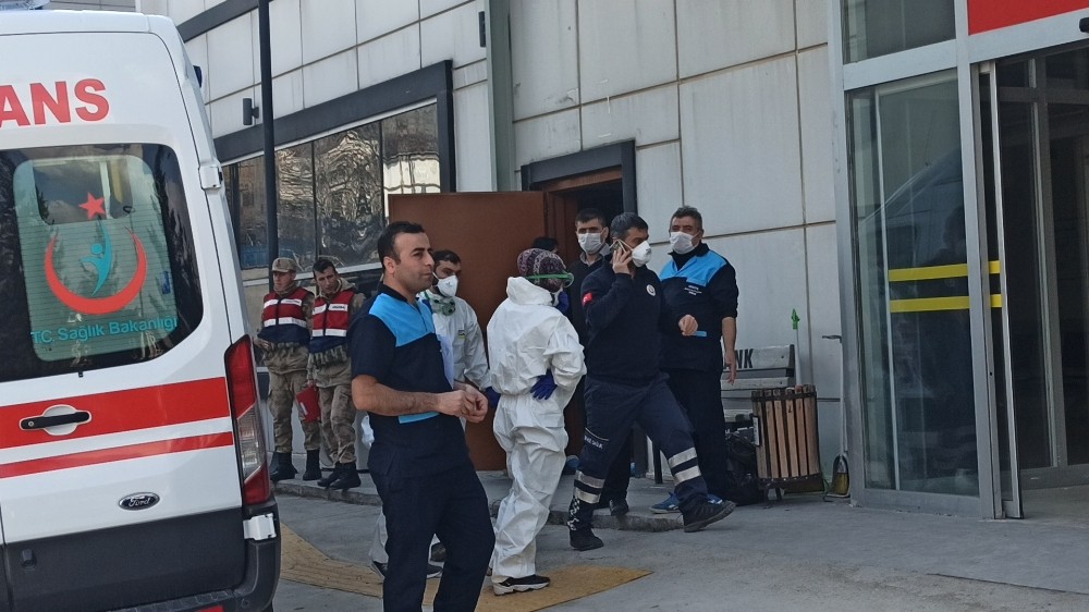 Hastanenin acil girişi kapatıldı, korona virüsünden şüphelenen vatandaşlar korku dolu anlar yaşadı 