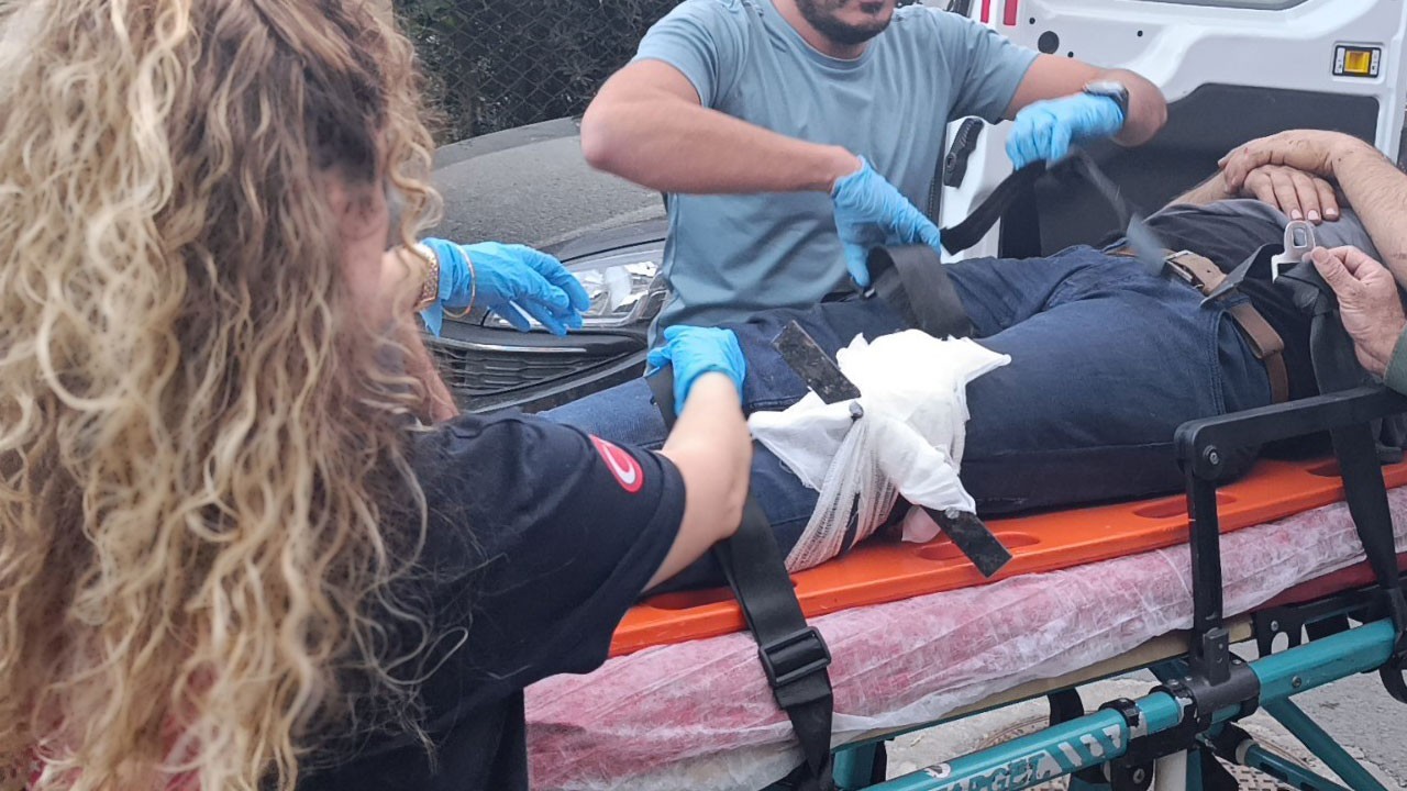 Hastaneye böyle kaldırıldı! Trabzon hurması toplarken dehşeti yaşadı!