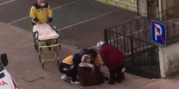 Hastaneye yetişemeyince kaldırımda doğum yaptı!