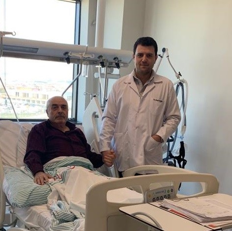 Hastanın kalp damarı, atar damardan girilerek açıldı 