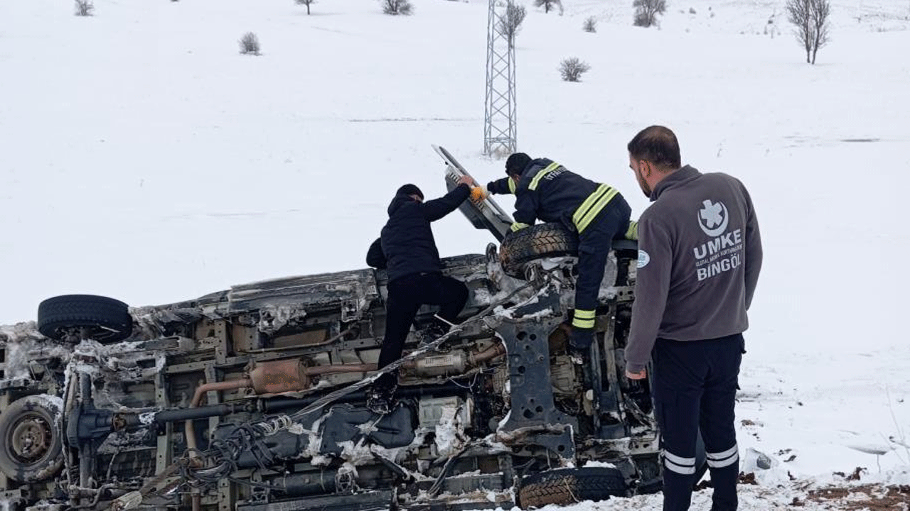 Hastayı taşıyan ambulans kaza yaptı... Yaralılar var