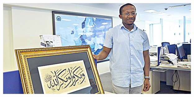 Hat aşığı afrikalı icazetini aldı