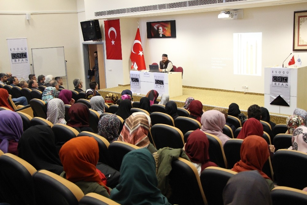 Hat sanatını öğrencilerle tanıştırıyor 