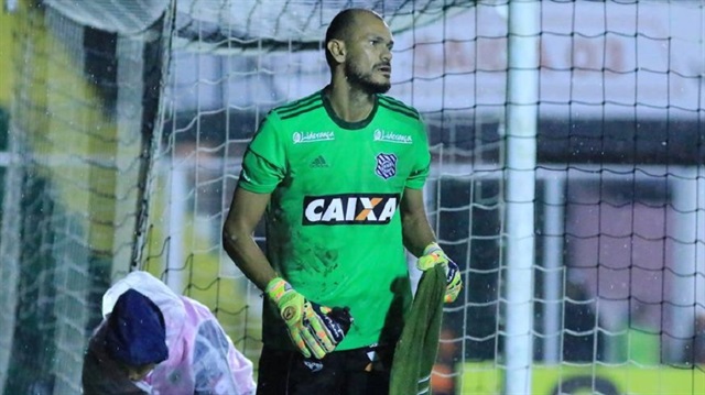 Hatalı gol yedi taksiye binip stadı terk etti