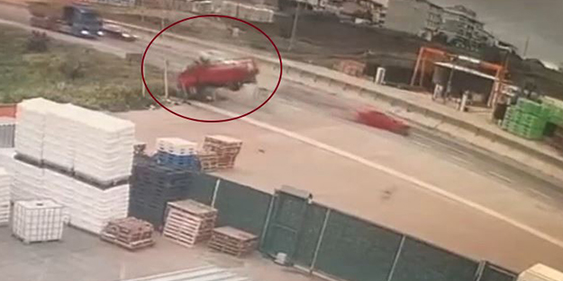 Hatalı sollama faciayı getirdi! Takla atan kamyonetten fırladı