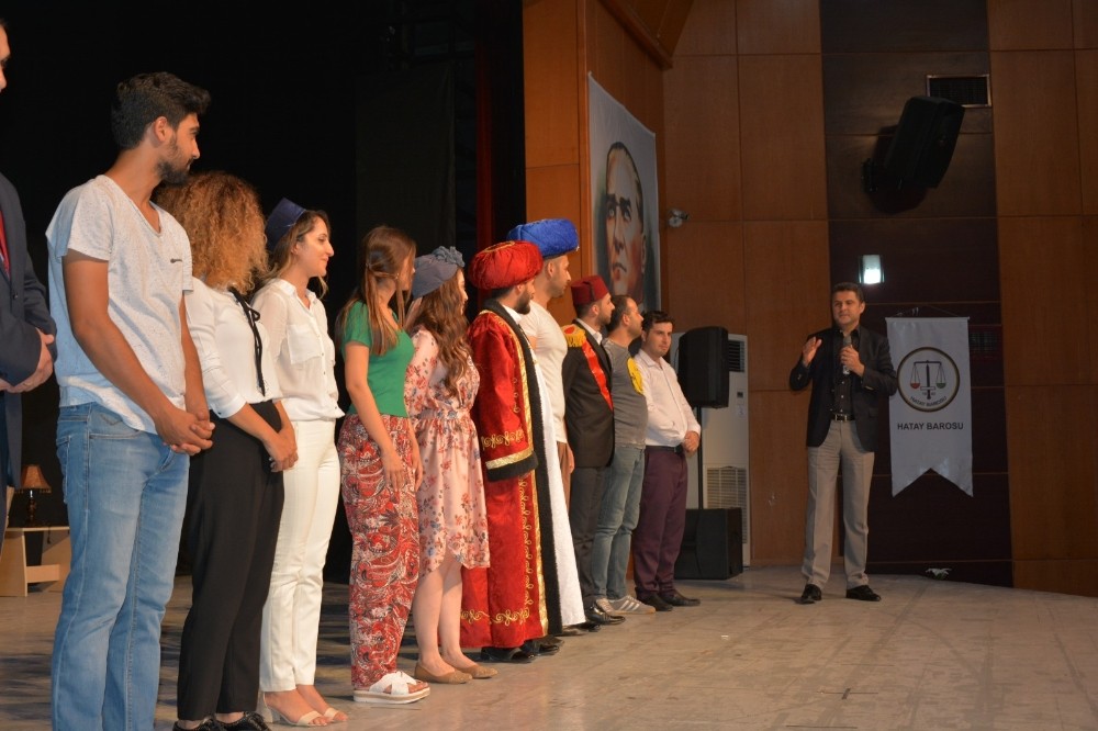 Hatay Barosu tiyatro ekibi ilk kez sahne aldı 
