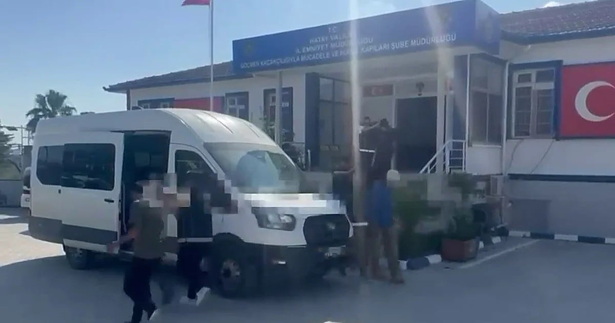 Hatay Kumlu-Akkuyu'da göçmen operasyonu: 8 kaçak yakalandı, 4 organizatör tutuklandı