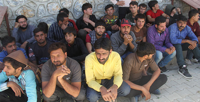 Hatay'da 12'si çocuk 31 kaçak göçmen yakalandı
