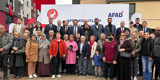 Hatay'da 256 deprem konutunun anahtarı teslim edildi!
