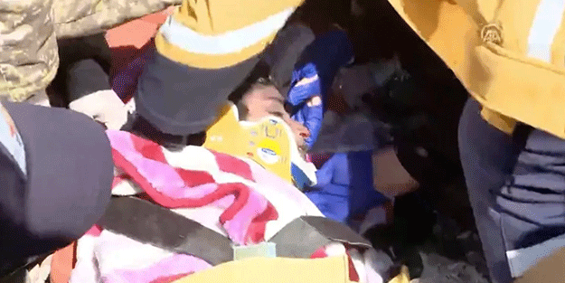 Hatay'da 296. saatte üç kişi enkaz altından çıkarıldı! Umutlar tükenmedi