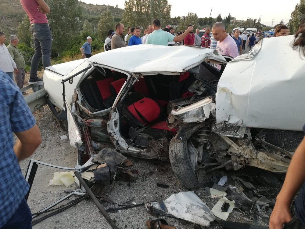 Hatay’da 3 aracın karıştığı kazada 6 kişi yaralandı 