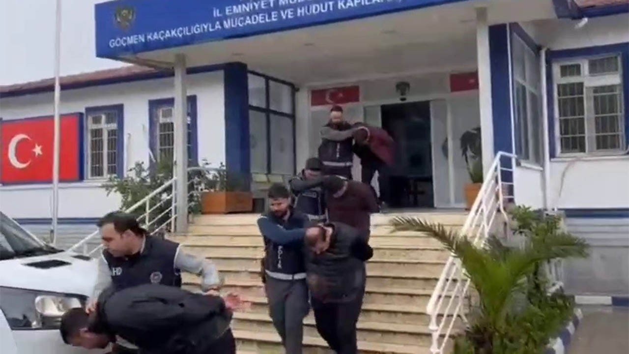 Hatay'da 52 göçmen yakalandı 12 insan kaçakçısı hapsi boyladı