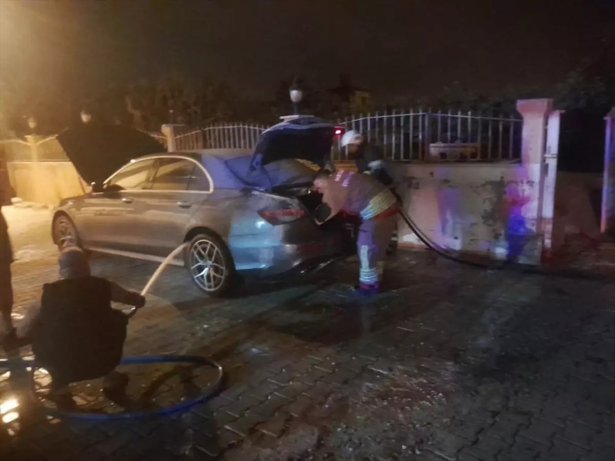 Hatay'da akılalmaz olay! Park halindeki otomobil kundaklandı