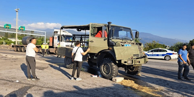 Hatay’da askeri araç tıra çarptı