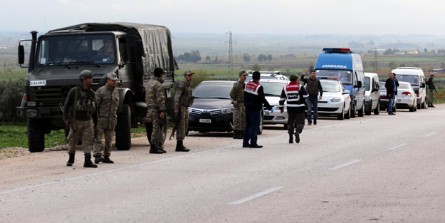 Askeri aracın geçişi sırasında patlama