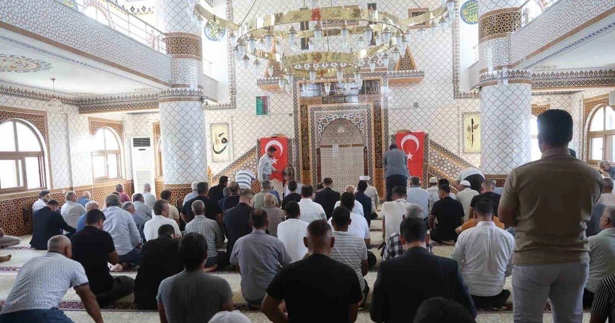 Hatay'da asrın felaketinden bu yana inşa edilen 135'inci cami ibadete açıldı