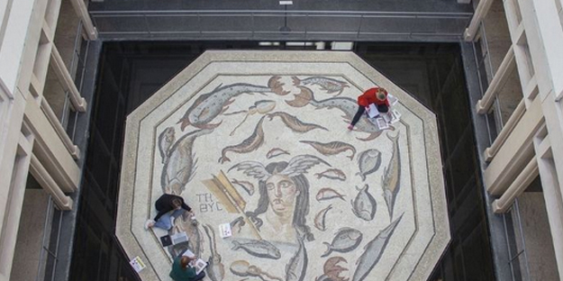 Hatay’da bulunan Tethys Mozaiği ABD ülkesine götürüldü! İlk görüntüler geldi