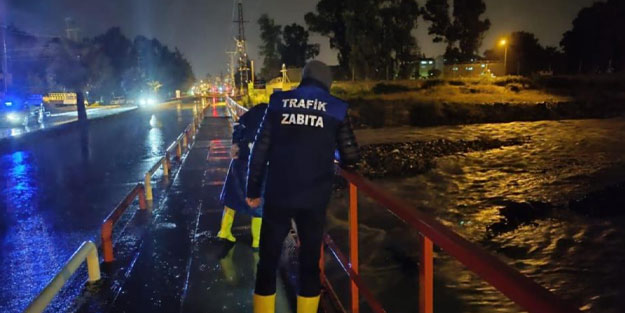 Hatay'da caddeler göle döndü