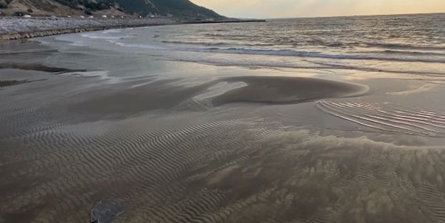 Hatay'da deniz suyu çekildi
