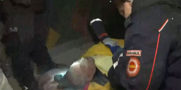 Hatay'da ekipler yaşlı adamı enkazdan kurtardı! İlk açıklamaları duygulandırdı