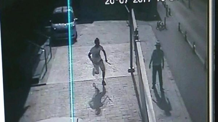Hatay'da Emniyet Müdürlüğü önünde döner bıçaklı kavga!