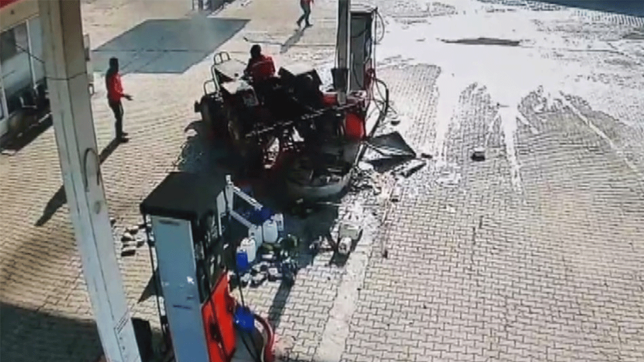 Hatay'da facianın eşiğinden dönüldü! Gazı takılı kalan traktör benzin istasyonuna daldı!