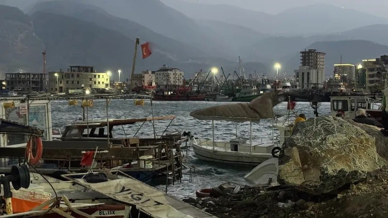 Hatay'da fırtına felaketi: 5 tekne ve 1 yat alabora oldu