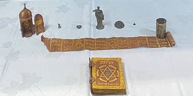 Hatay’da İbranice yazılmış Tevrat ele geçirildi