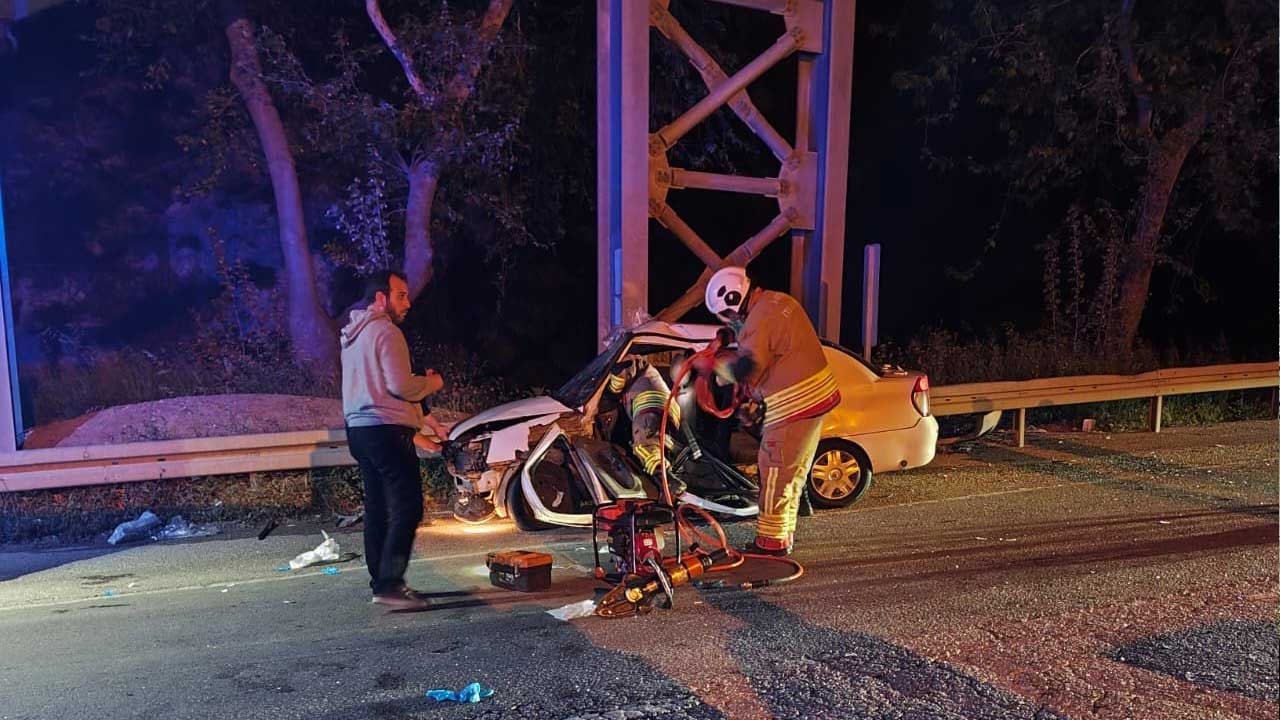 Hatay'da iki otomobil çarpıştı! 2'si ağır 7 kişi yaralandı