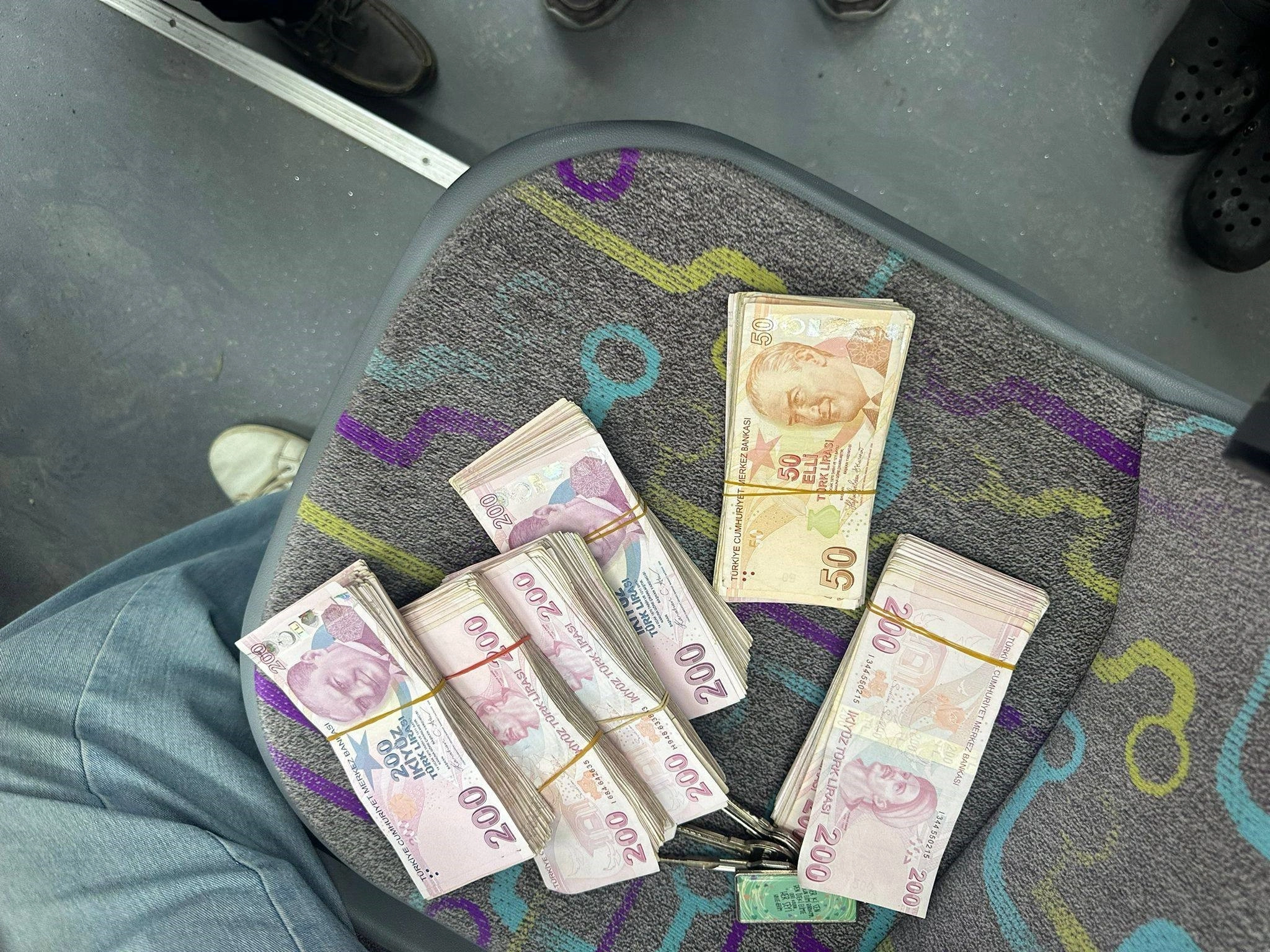 Hatay’da inanılmaz olay! Otobüste unutulan 103 bin lirayı bakın ne yaptı