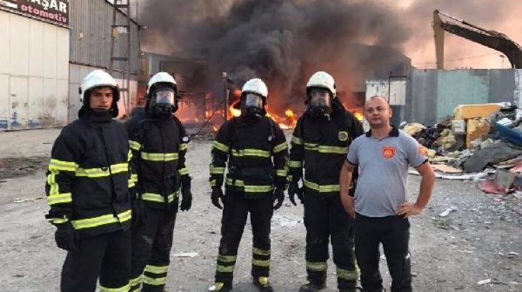 Hatay'da itfaiyecilerin yangın pozu! Tepki yağdı