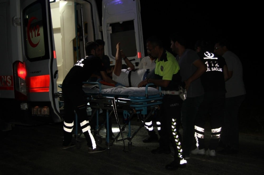 Hatay’da kaçak mültecilerle yaşanan kovalamacada bir polis yaralandı 