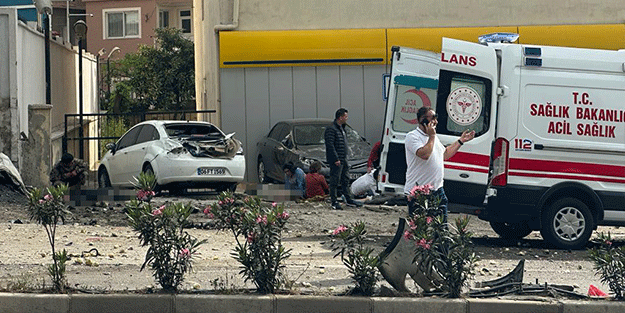 Hatay'da kamyon araçların arasında daldı, ölü ve yaralılar var