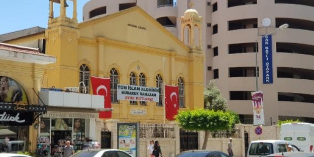 Burası Hatay! Kilise'nin duvarına Ramazan'la ilgili...
