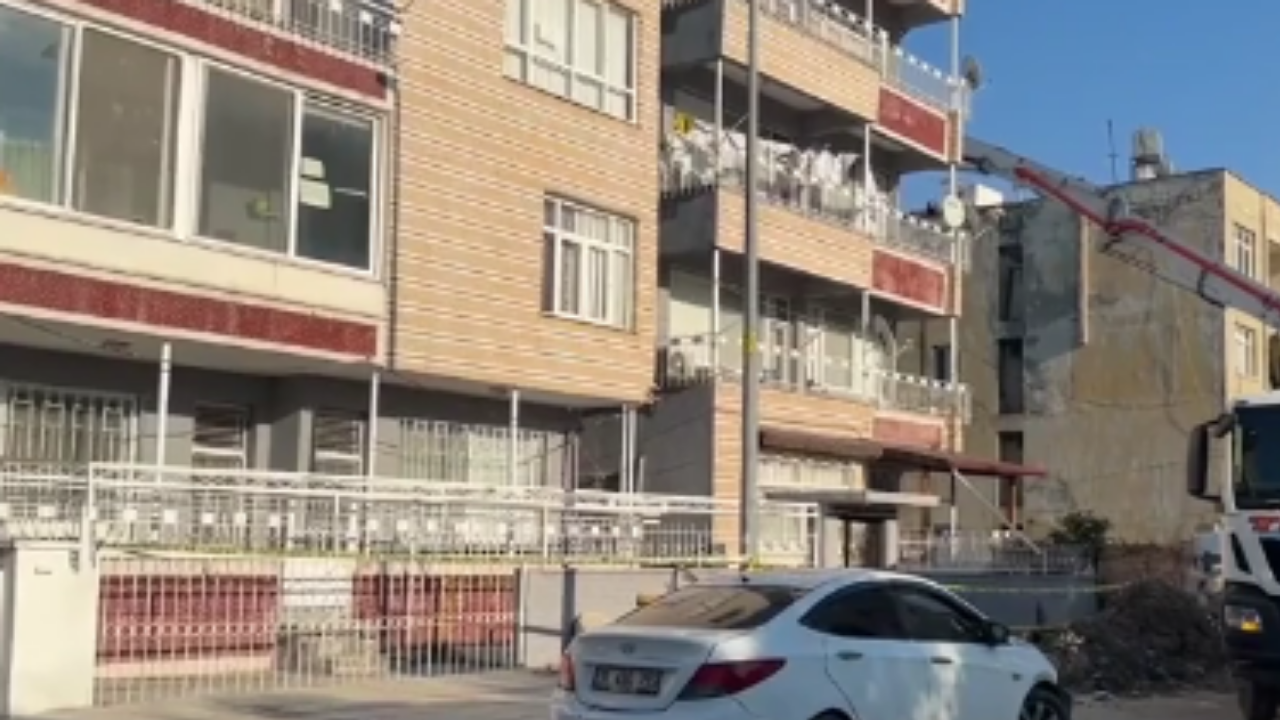 Hatay’da korkutan an! 4 katlı bina boşaltıldı