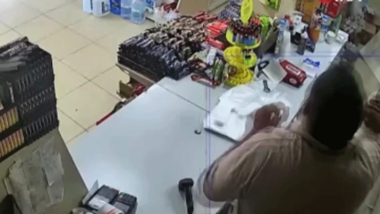 Hatay'da korkutan patlama! Marketin tavanı çöktü!