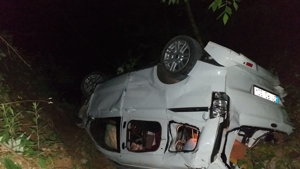 Hatay’da otomobil uçuruma yuvarlandı: 3 ölü, 4 yaralı. 