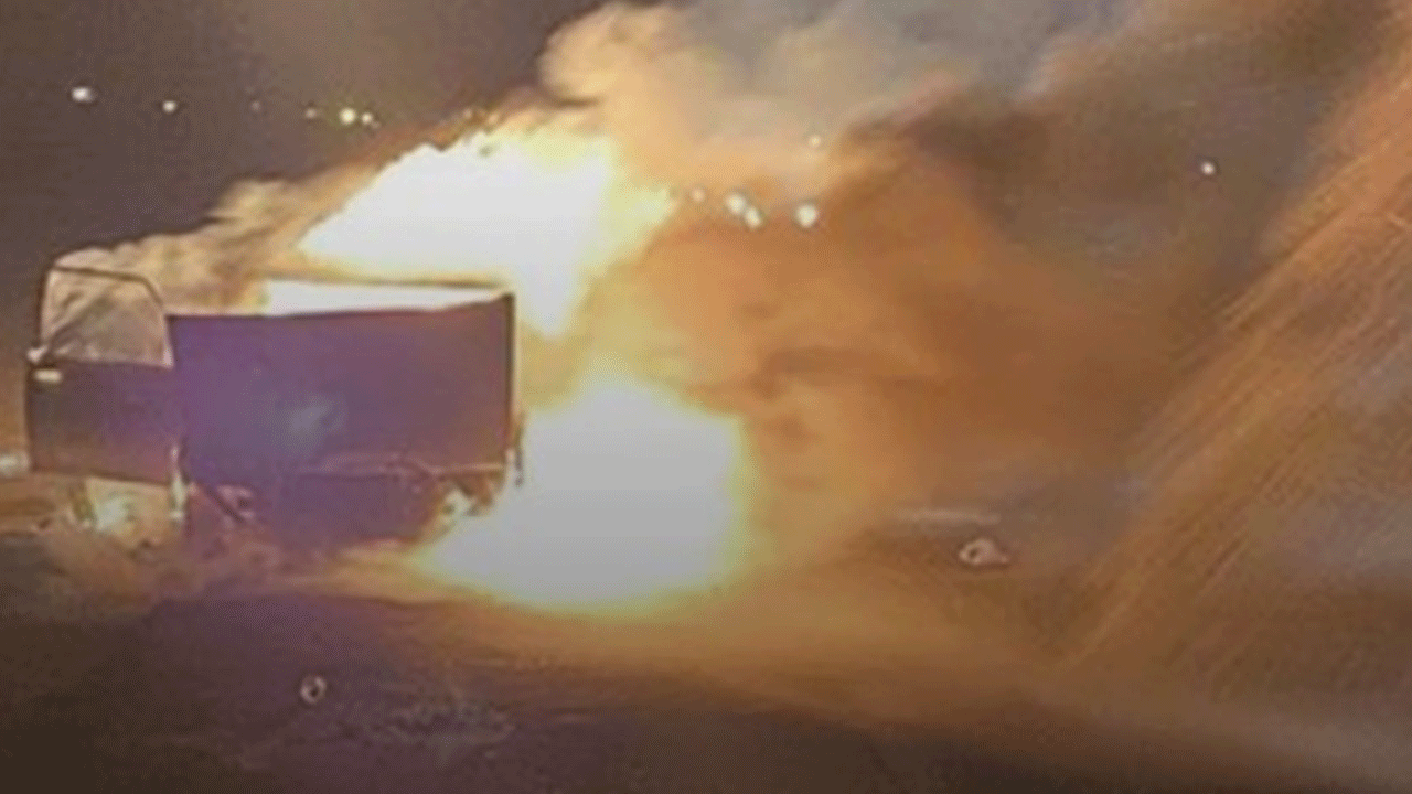 Hatay'da seyir halindeki otomobil alevlere teslim oldu!