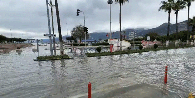 Hatay'da şimdi sular yükseldi