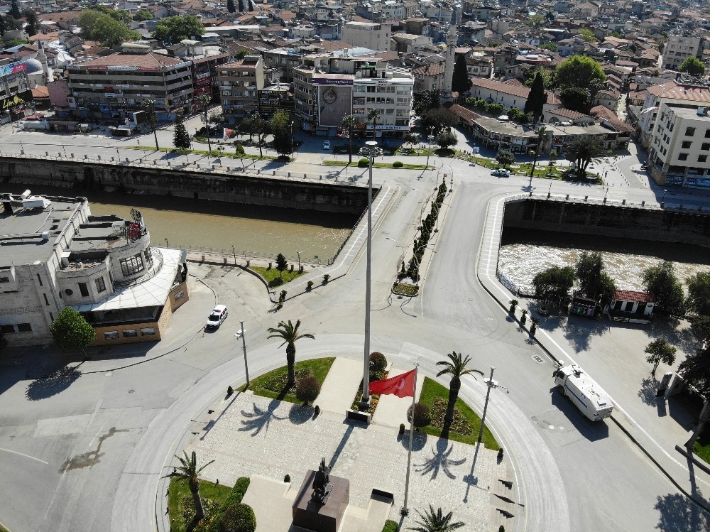 Hatay’da sokağa çıkma yasağı sonrası caddeler sessizliğe büründü 