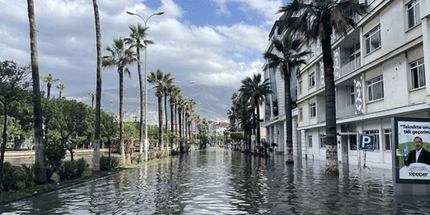 Hatay’da sokaklar Venedik’e döndü