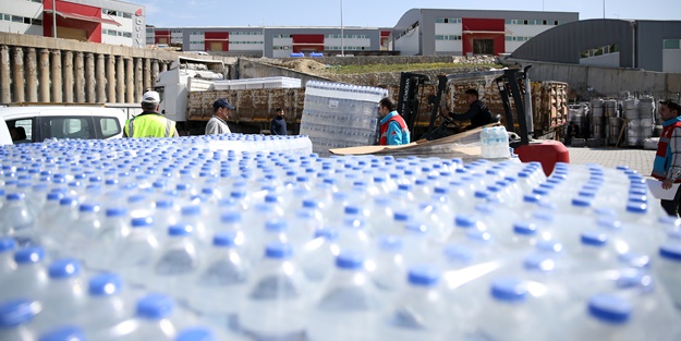 Hatay'da su dağıtımı aralıksız sürüyor