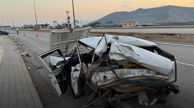 Hatay'da Tofaş hurdaya döndü!: 16 yaşındaki çocuk hayatını kaybetti!