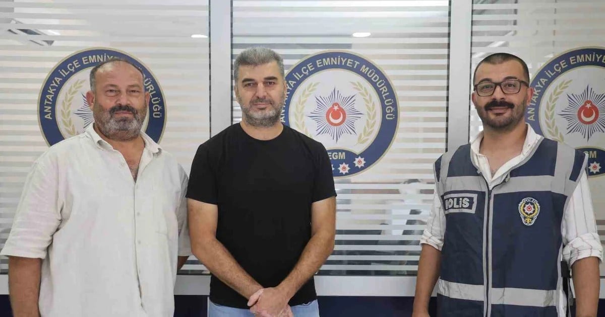 Hatay'da yola düşen yaklaşık 500 bin TL'lik altını alan kadın gözaltına alındı